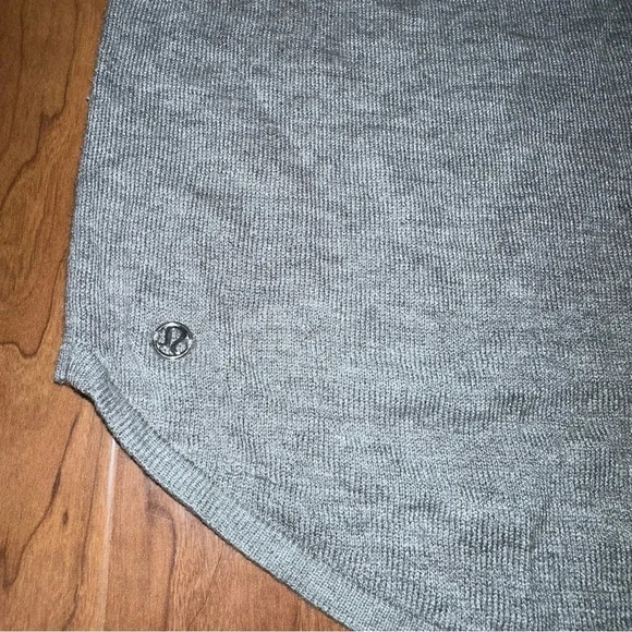 LULULEMON Bulux Lightweight V Neck Sweater Grey Thumb Holes Medium - Picture 3 of 6